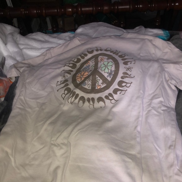 Brand new without tags very soft, vintage style, Abercrombie peace sign Tee H - Picture 1 of 5